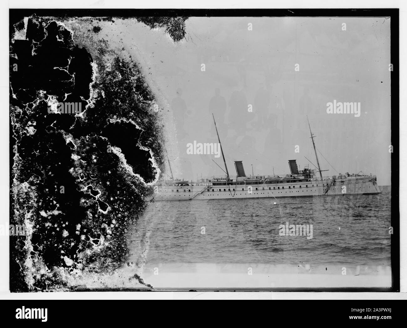 Besuch in Jerusalem von Wilhelm II. von Deutschland im Jahr 1898. Deutsche Kreuzer in den Hafen von Haifa. Stockfoto