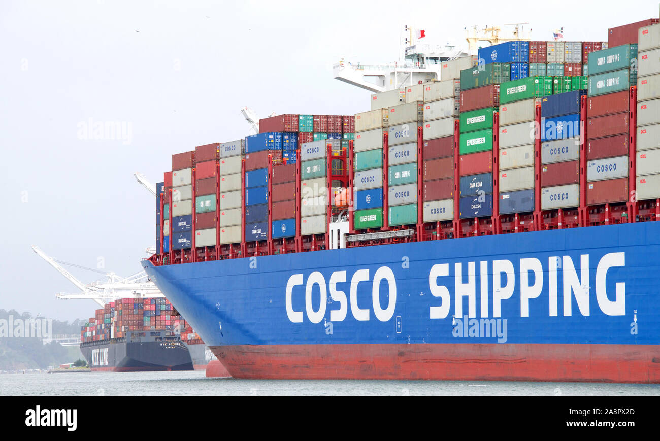 Oakland, CA - 16. Mai 2019: COSCO VERSAND ROSE Abfahrt im Hafen von Oakland. China Ocean Shipping Company ist die größte Dry Bulk Carrier in China ein Stockfoto