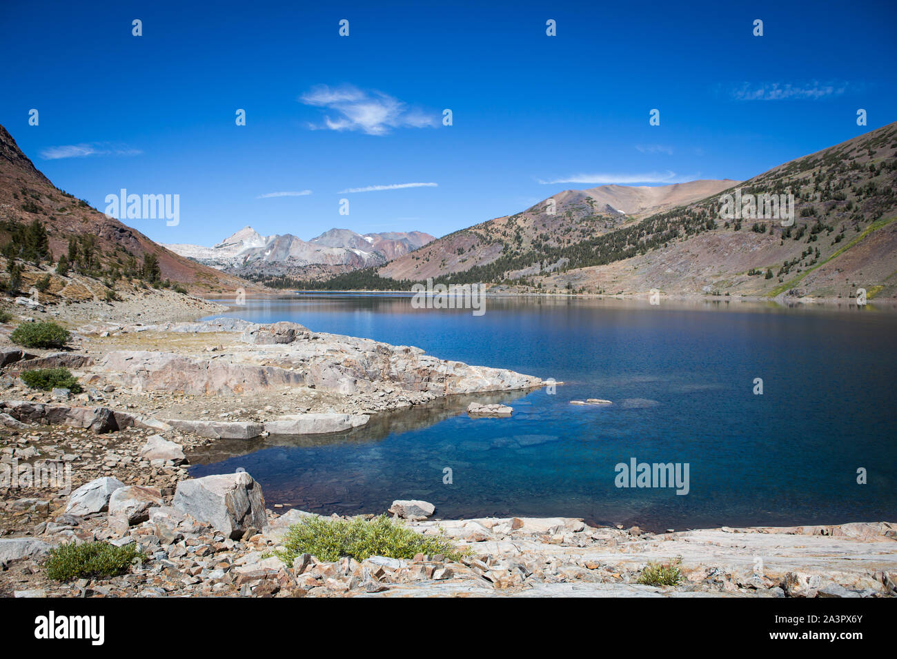 Satteltasche See in der östlichen Sierra Nevada Bergen in Kalifornien, USA Stockfoto