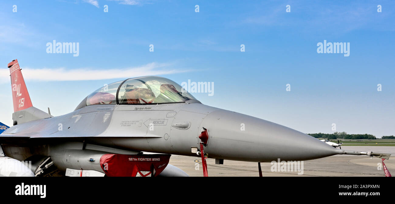 187 Fighter Wing der Alabama Air National Guard, Tuskegee Airmen, Red Tail Squadron und der McDonald Douglas F-16 Fighting Falcon fighter Jet. Stockfoto
