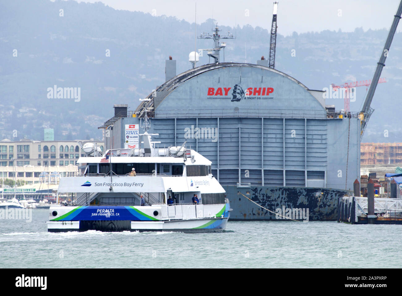 Oakland, CA - 08 Juli, 2019: Der San Francisco Bay Fähre bietet Passenger service von Oakland und Alameda zum Ferry Building, Pier 41, Engel Isl Stockfoto