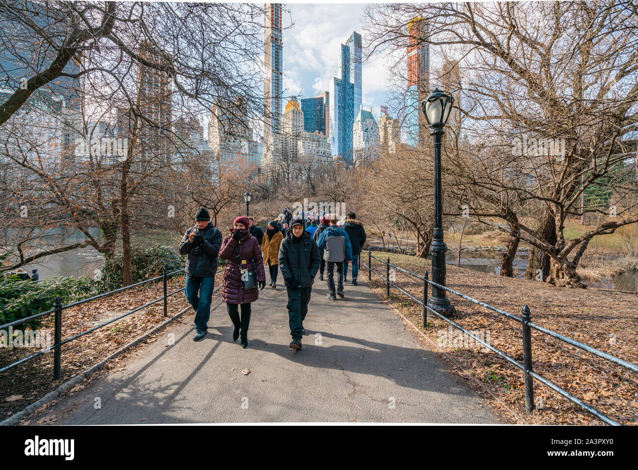 New York City, NY, USA - 25. Dezember, 2018 - Schöner sonniger Tag im Central Park für einen Spaziergang zur Weihnachtszeit. Stockfoto