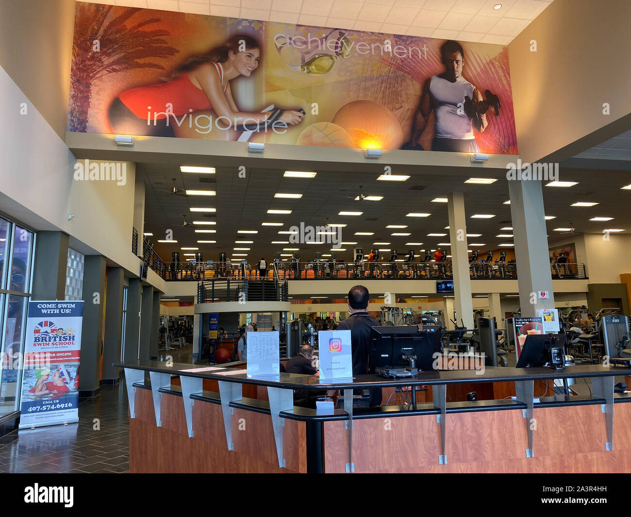 Orlando, FL/USA -10/9/19: Das Innere einer LA Fitness Center in Orlando, FL. Stockfoto