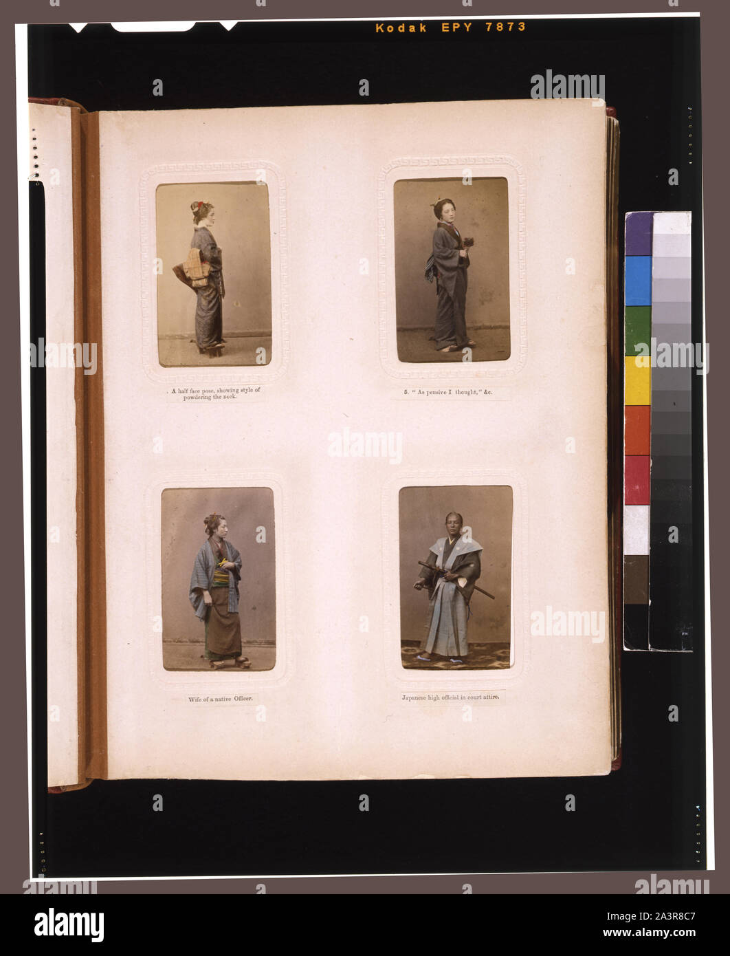 Studio Portraits von japanischen Frauen, die Ehefrau eines Offiziers und ein hoher Beamter bei Gericht Kleid Stockfoto