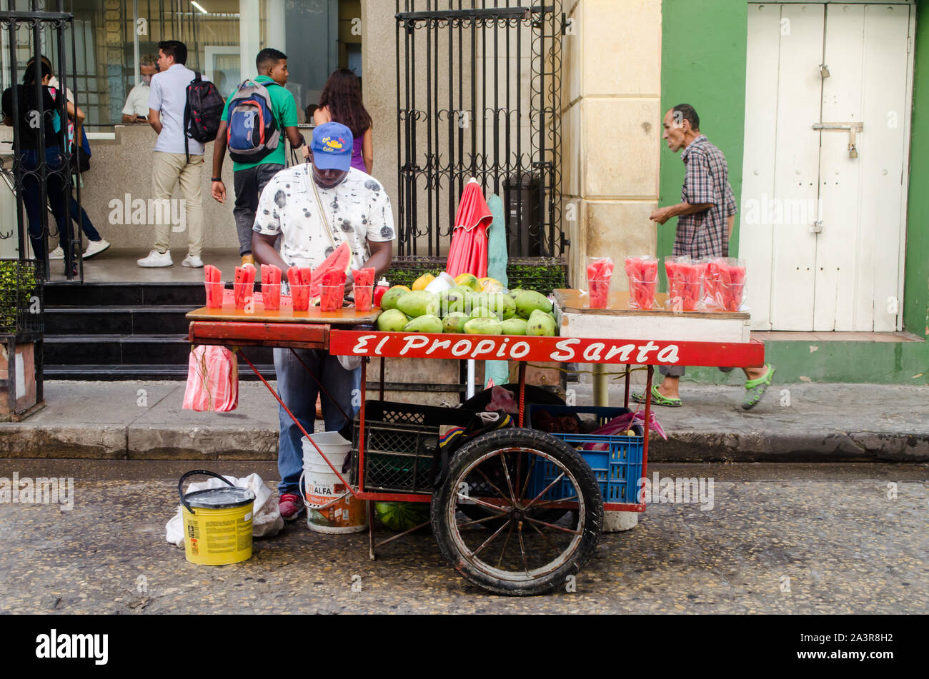 Street Food vendor verkaufen frisches Obst in Cartagena Stockfoto