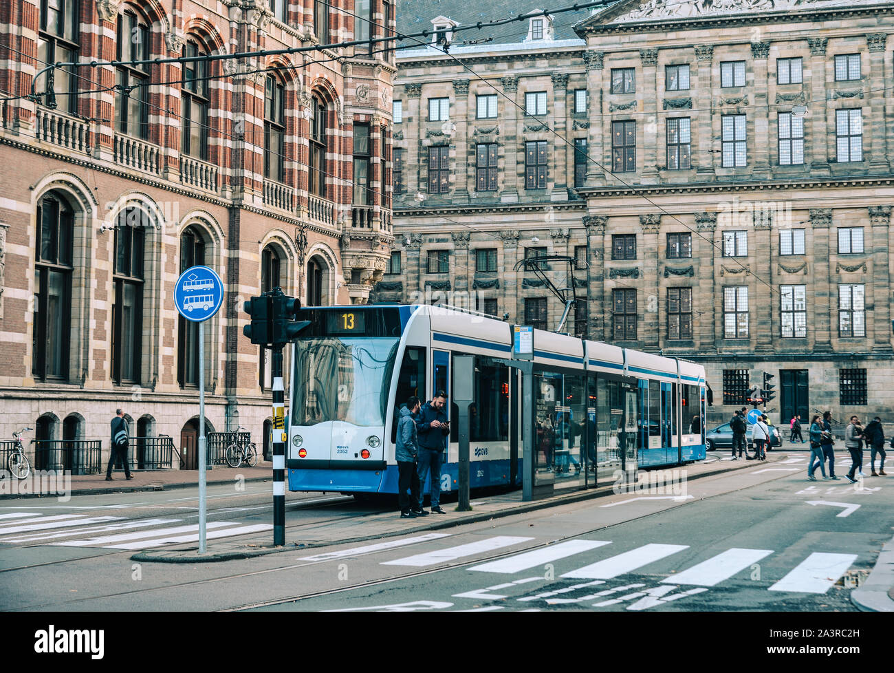 Amsterdam, Holland - Nov 7, 2018. Die U-Bahn in Amsterdam, Holland. Die U-Bahn System besteht aus fünf Routen und serviert 39 Stationen mit insgesamt len Stockfoto