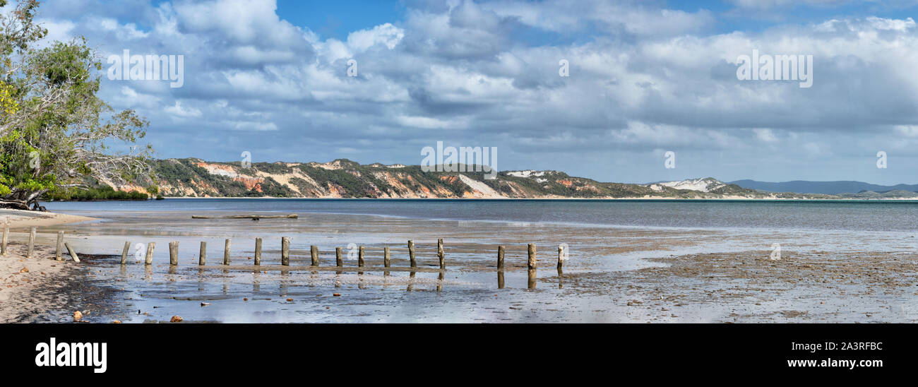 Panoramablick auf farbigen Sand, den Sand Dünen System aus Elim Strand, Far North Queensland, FNQ, QLD, Australien Stockfoto