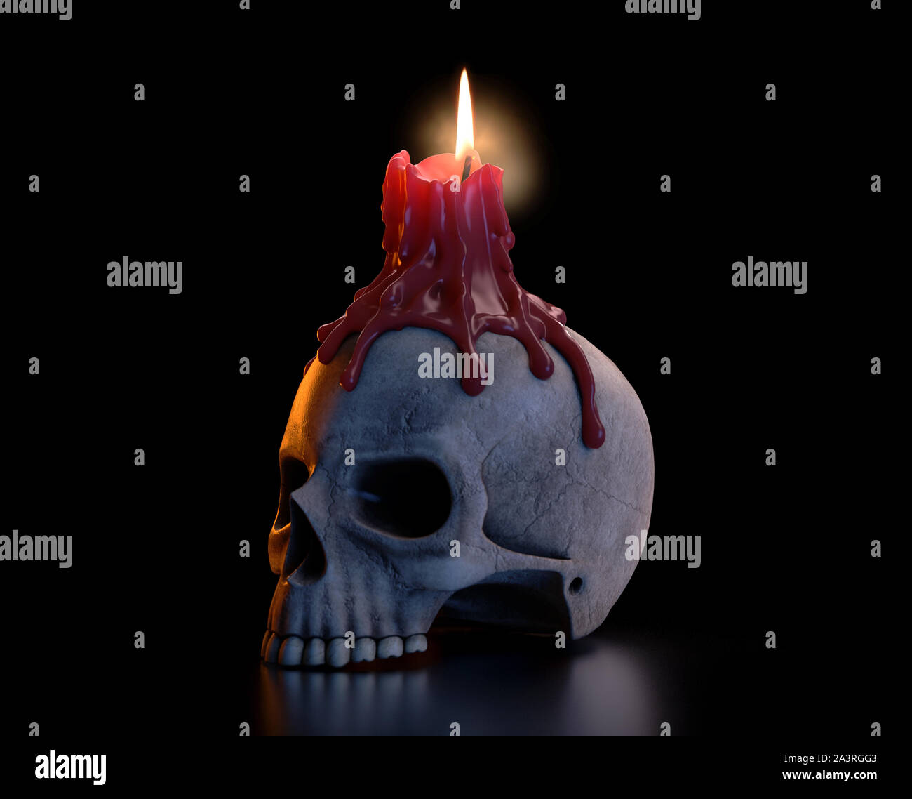 Ein Konzept mit einem menschlichen Schädel, gekrönt mit einem Schmelzpunkt rote Kerze auf einem isolierten dunklen Studio Hintergrund leuchtet Stockfoto