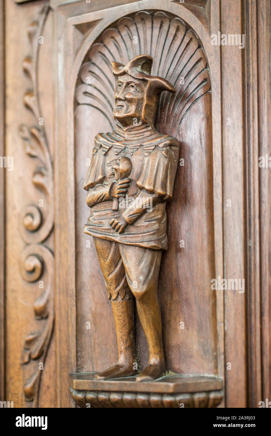 Die geschnitzten Figuren auf Holz, Element der Einrichtung. Stockfoto