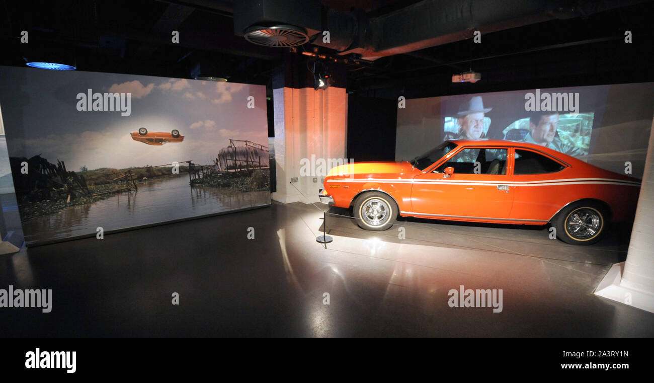 Foto muss Gutgeschrieben © Kate Grün/Alpha Presse 079965 17/11/2015 AMC Hornet für den Film Der Mann mit dem goldenen Colt an den Autos von Gespenst sein, melden Sie die größte Sammlung von James Bond Fahrzeuge in der Welt an der Bond in Motion Ausstellung bei der London Film Museum, Covent Garden. Stockfoto