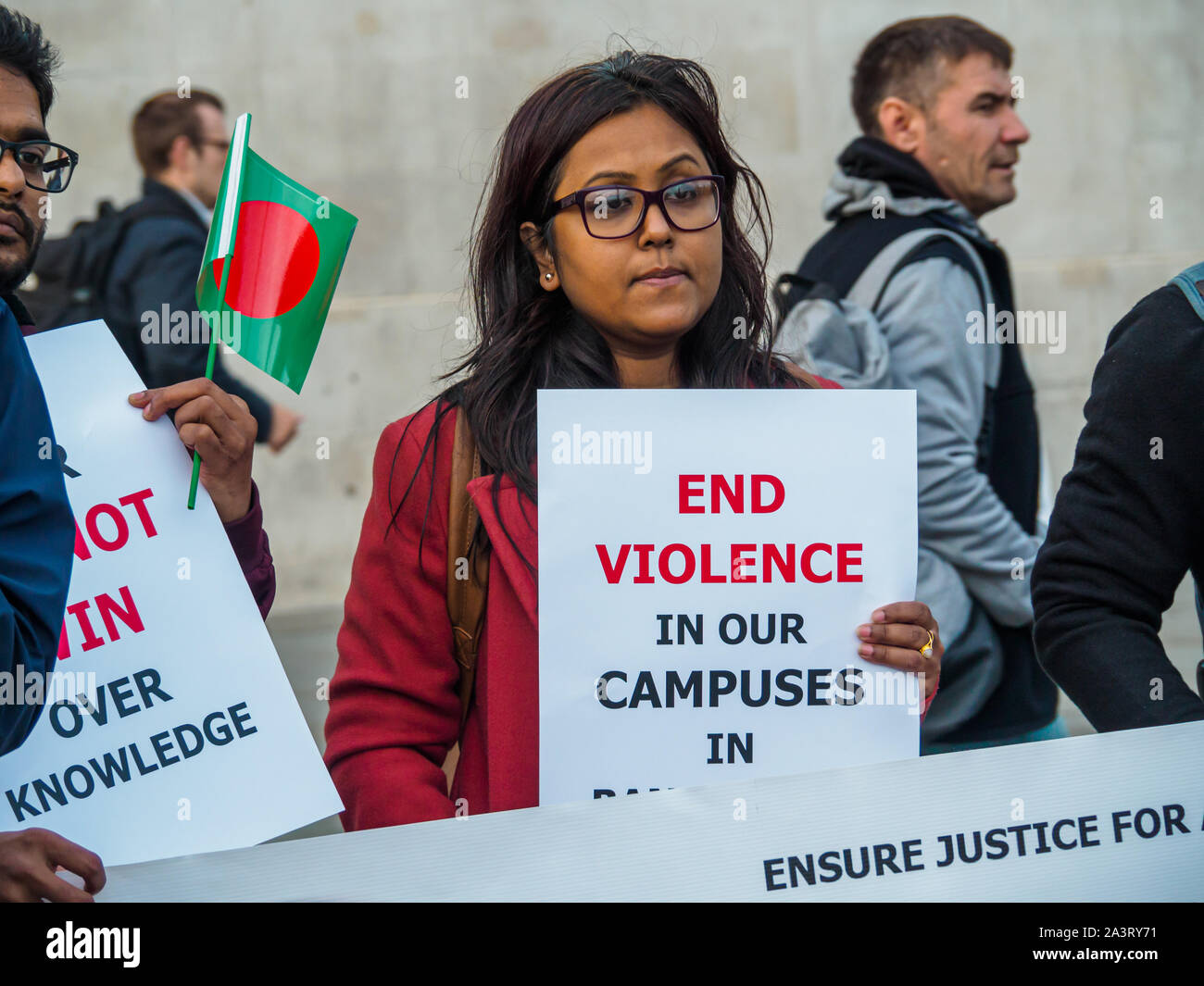 London, Großbritannien. 9. Okt. 2019. Bangladeshi Studenten fordern ein Ende der Gewalt auf dem Campus in Bangladesch Universitäten. Sie wollen ein Verbot der Bangladesch Chhatra Liga, der Student Flügel der Awami League, der Partei von Premierminister des Sheikh Hasina, nach dem Schlagen zum Tod von studentischen Abrar Fahad von BCL-Führer an der Bangladesch Universität von Engineering und Technologie am 7. Okt 2019. Credit: Peter Marschall/Alamy leben Nachrichten Stockfoto