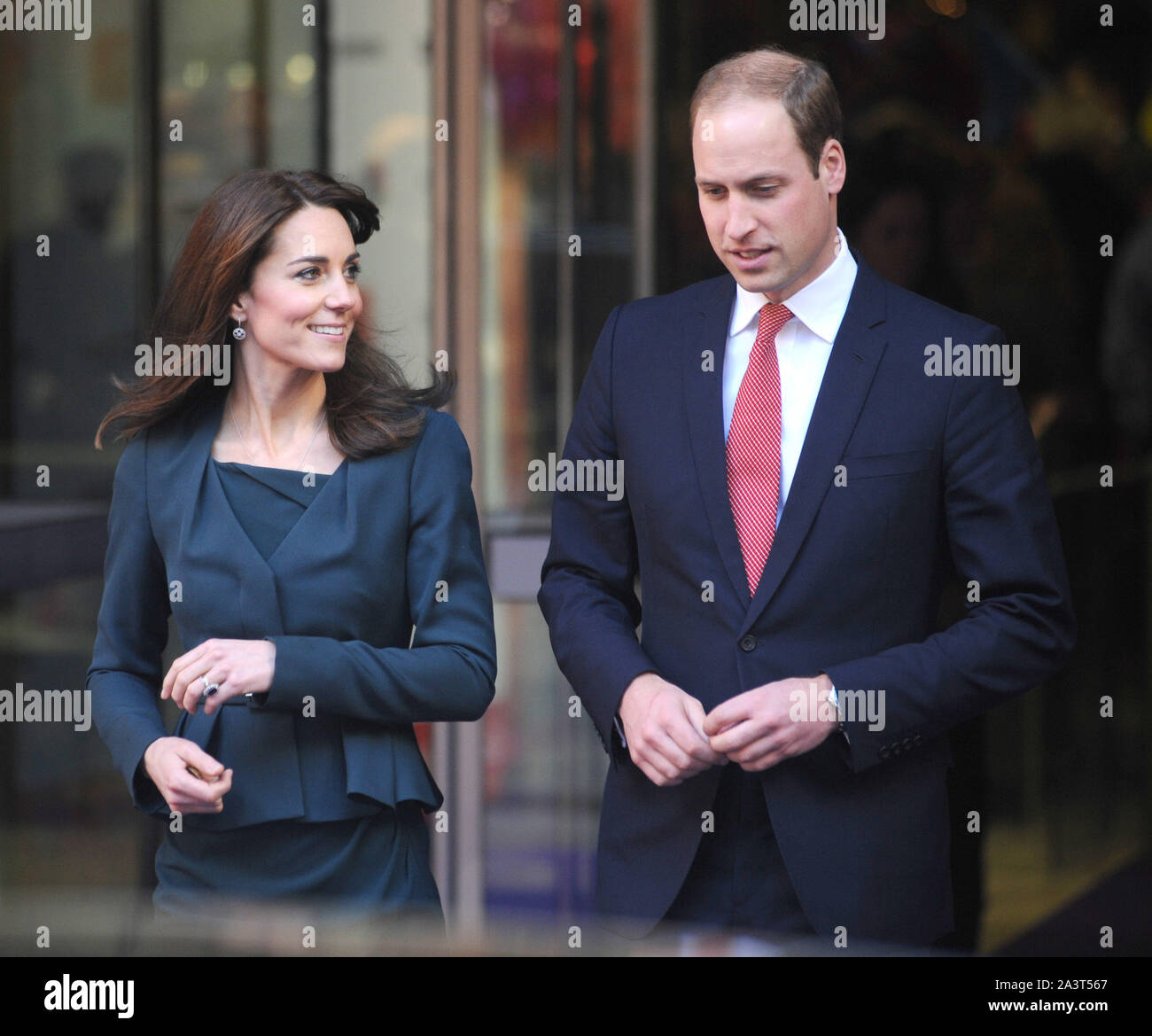 Foto muss Gutgeschrieben © Kate Grün/Alpha Presse 079965 09/12/2015 Kate Herzogin von Cambridge Catherine Katherine Middleton und Prinz William Herzog von Cambridge werden Icap 23. jährliche Charity Tag Broadgate London Stockfoto