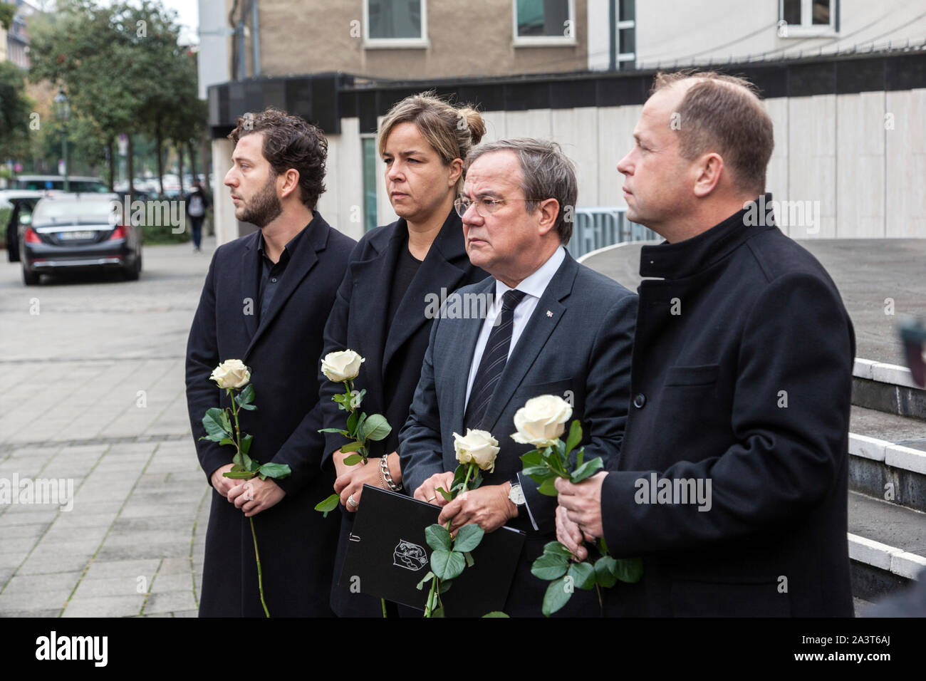 Minuten Stille, NRW Spitzenpolitiker vor der Neuen Synagoge Stockfoto