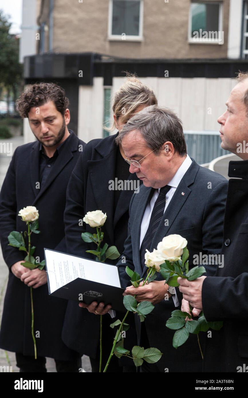 Minuten Stille, NRW Spitzenpolitiker vor der Neuen Synagoge Stockfoto