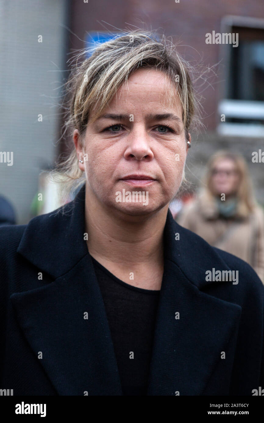 Minuten Stille an der Neuen Synagoge, Mona Neubaur (landesvorsitzender von Bündnis 90/Die Grünen NRW) Stockfoto
