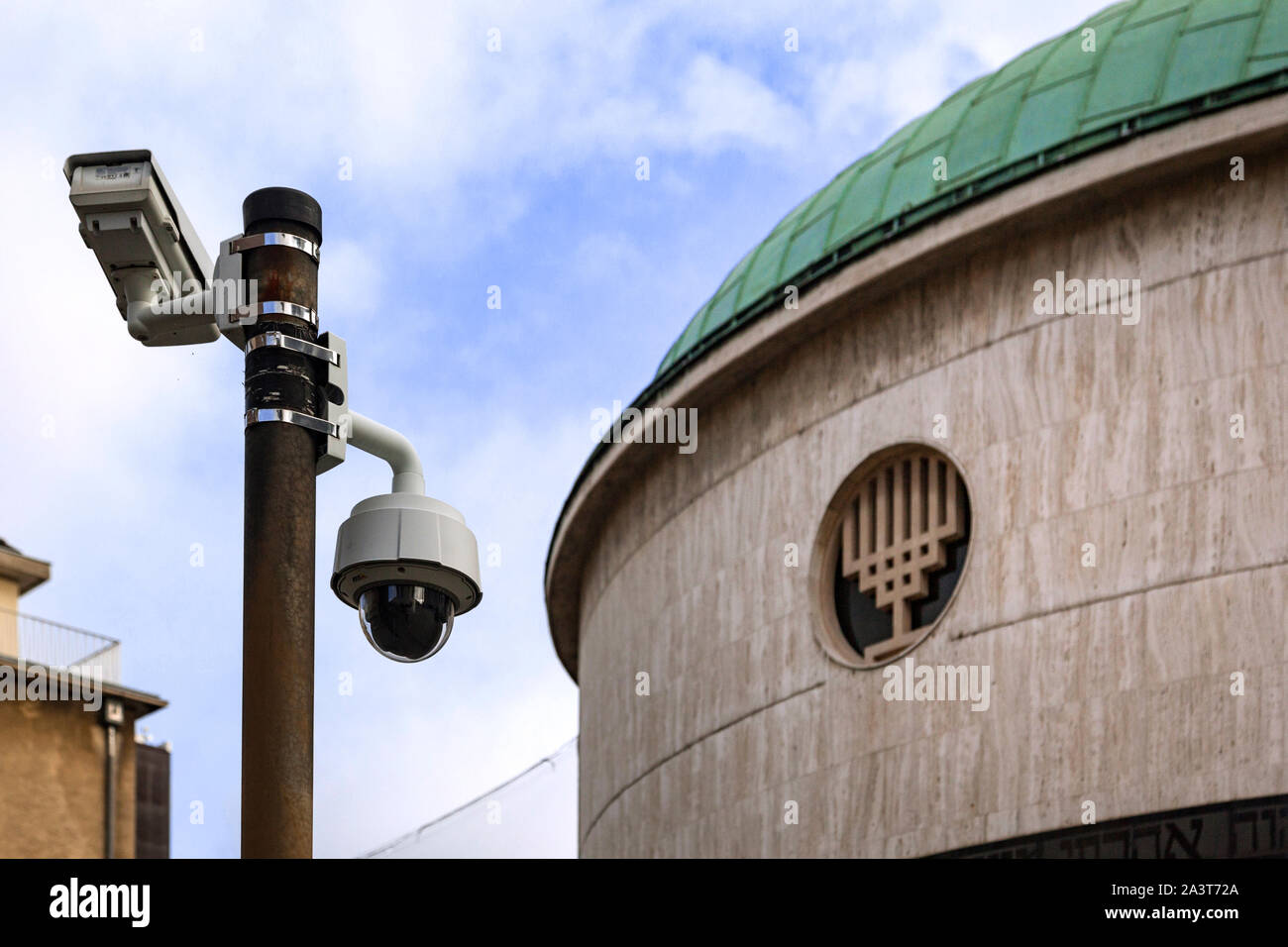 Video Überwachung rund um die Neue Synagoge am Paul-Spiegel-Platz in Düsseldorf Stockfoto