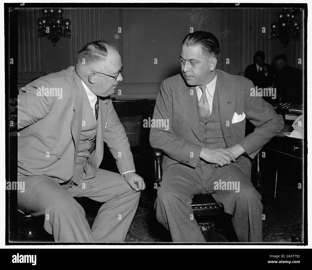 Erzählt Haus Ausschuss, er ist ein Mitglied der amerikanischen Legion und die Kommunistische Partei. Washington, D.C., Okt. 26. Die vor dem House Un-American Activities Committee untersucht. Joseph F. Hannon, San Francisco, bezeugte er ist ein Mitglied der amerikanischen Legion und der Kommunistischen Partei. Er sagte, dass er die Kommunisten seit ihrer Bemühungen zur Infiltration zu erfahren. Hannon die Aufladung von Harper Knowles, Vorsitzender der radikalen Forschung Ausschuss der Legion unterstützt, dass Kommunisten unterstützen die demokratischen Kandidaten in Kalifornien gesucht wurde, 10/26/38 Stockfoto