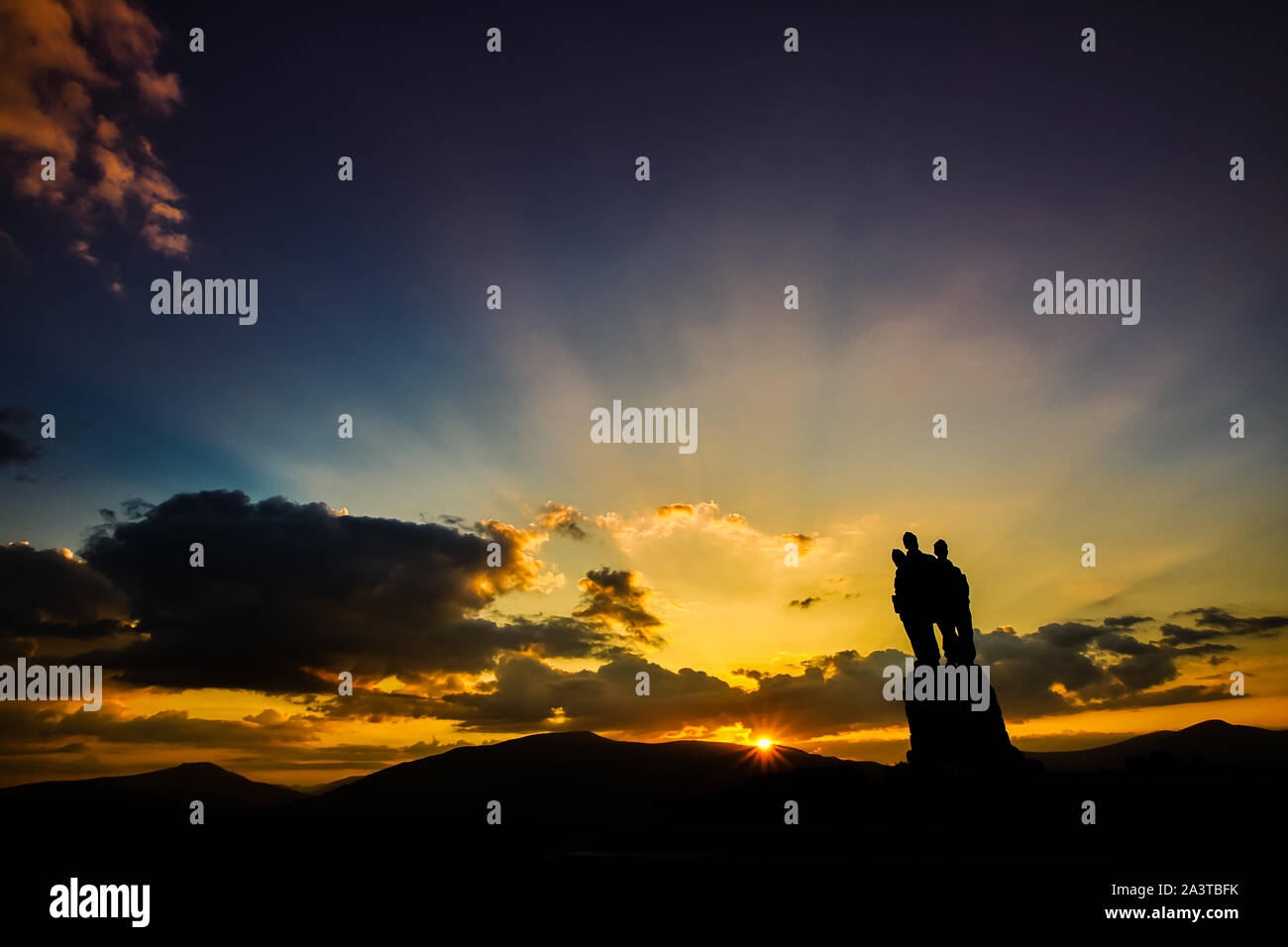 Commando Denkmal, Spean Bridge, nördlich von Fort William, wie die Sonne untergeht, Scottish Highlands, Schottland Stockfoto