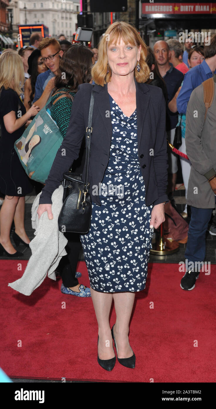 Foto muss Gutgeschrieben © Kate Grün/Alpha Presse 079851 03/08/2015 Samantha Bond Liebe Lupine Buchstaben zu einem abtrünnigen Sohn Drücken Sie die Taste Nacht Apollo Theater London Stockfoto