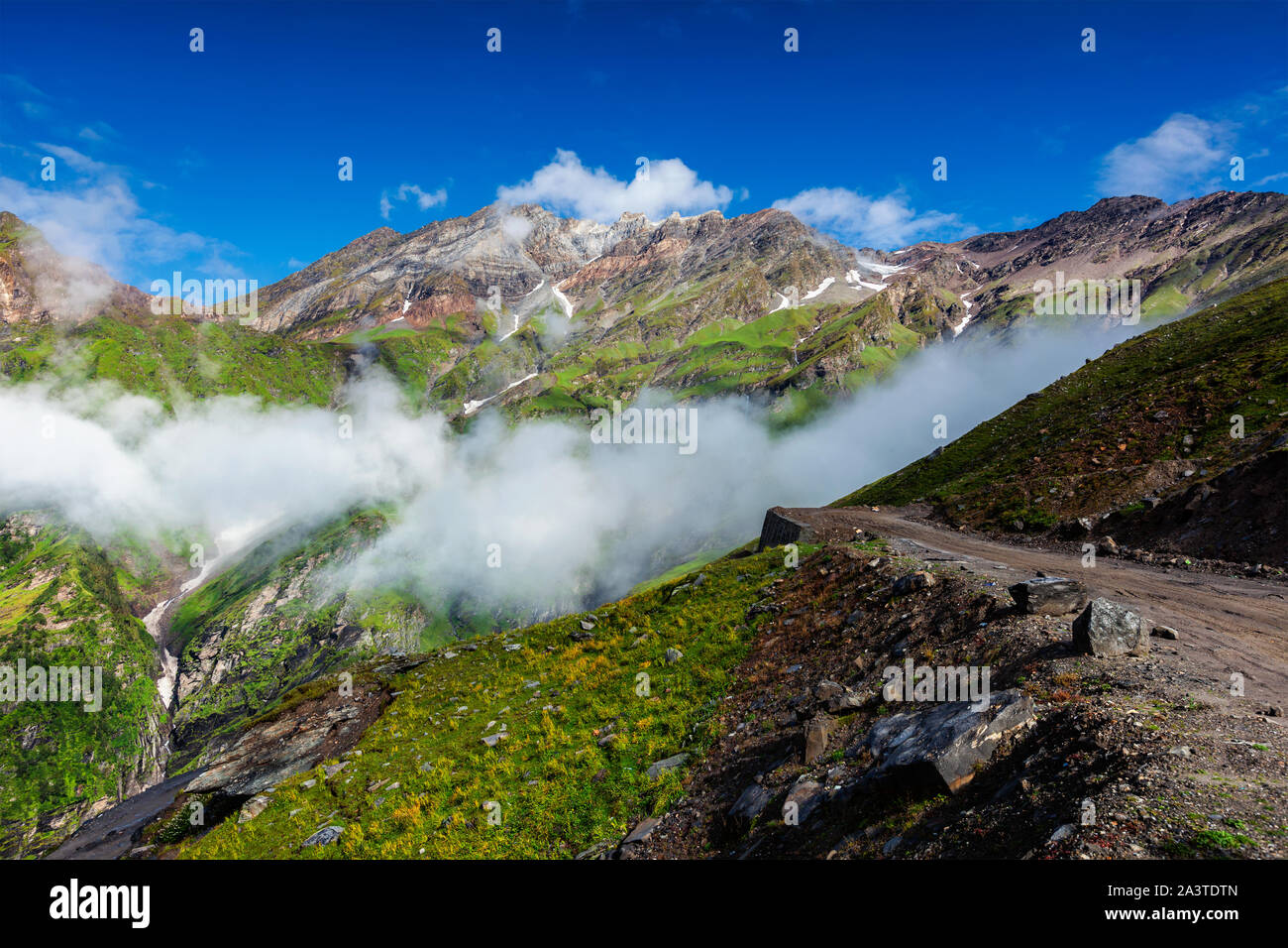 Straße im Himalaya Stockfoto