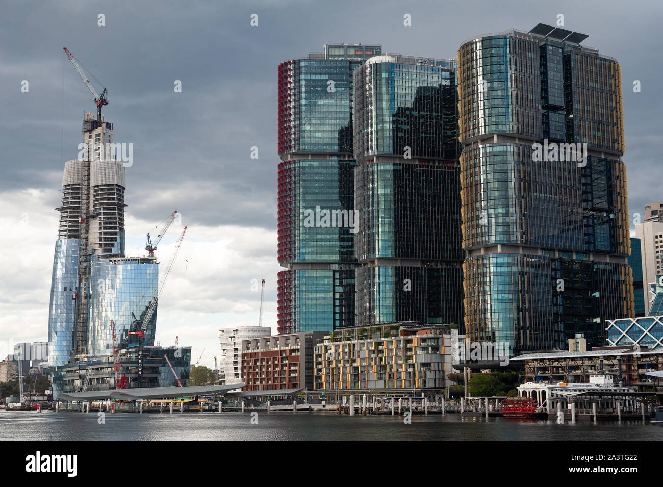 23.09.2019, Sydney, New South Wales, Australien - Neue Wolkenkratzer mit der Krone Sydney Projekt immer noch im Bau und die Internationale Towers. Stockfoto