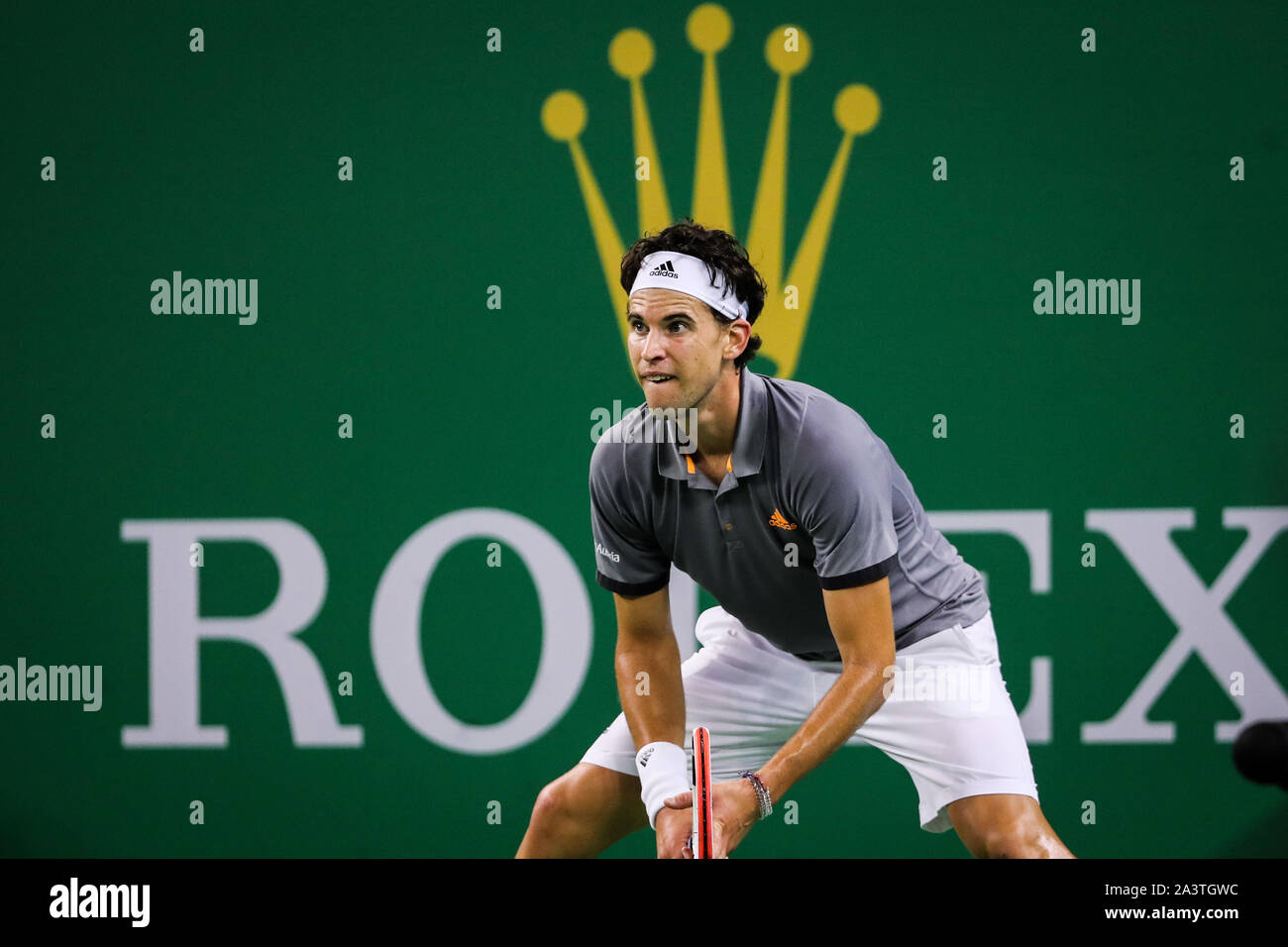 Österreichische Tennisprofi Dominic Thiem konkurriert gegen spanische Tennisprofi Pablo Carreno Busta während der zweiten Runde 2019 Rolex Shanghai Masters in Shanghai, China, 9. Oktober 2019. Stockfoto