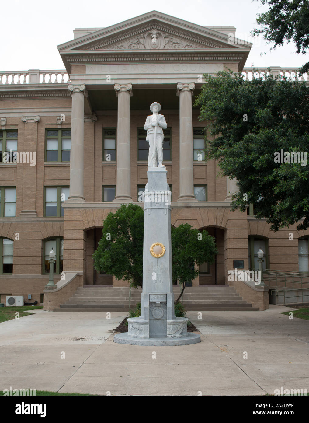 Die 1916 konföderierte Soldaten und Matrosen Denkmal auf dem Platz vor der Williamson County Courthouse in Georgetown, Texas Stockfoto