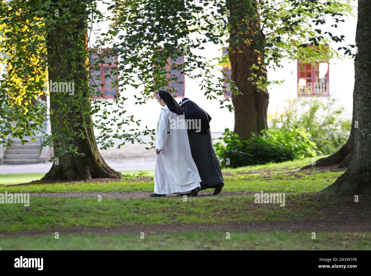 VADSTENA 20190723 Societas Sanctae Birgittae SSB) ist en sammanslutning av-Män och kvinnor inom Svenska Kyrkan, Som i vördnad för den heliga Birgitta och ich likhet med Henne vill tjäna den heliga, allmänneliga och apostoliska Kyrkan i Sverige. SSB håller årligen Genereralkapitel omkring den heliga Birgittas himmelska födelsedag-den 23 juli - vanligen i Vadstena. Foto Jeppe Gustafsson Stockfoto