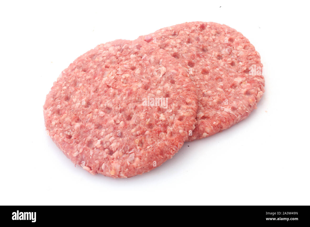 Raw Burger Pastetchen isoliert auf weißem Stockfoto