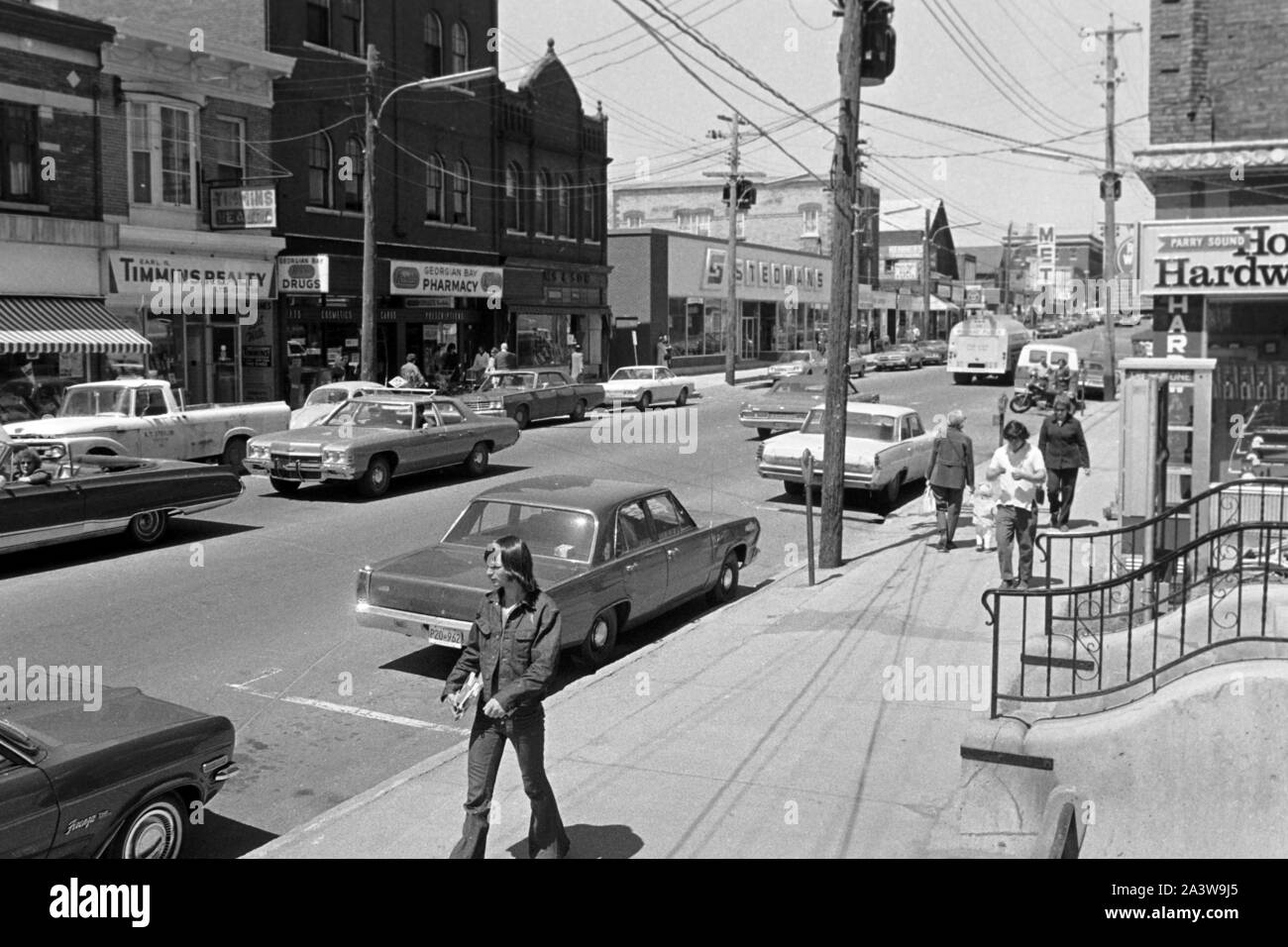 Straßenszenen in Niagara Falls, Ontario, Kanada, um 1967. Blick auf die Straße in Niagara Falls, Ontario, Kanada, um 1967. Stockfoto