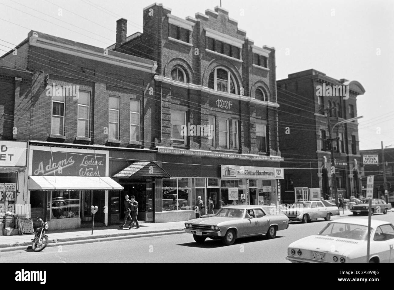 Straßenszenen in Niagara Falls, Ontario, Kanada, um 1967. Blick auf die Straße in Niagara Falls, Ontario, Kanada, um 1967. Stockfoto