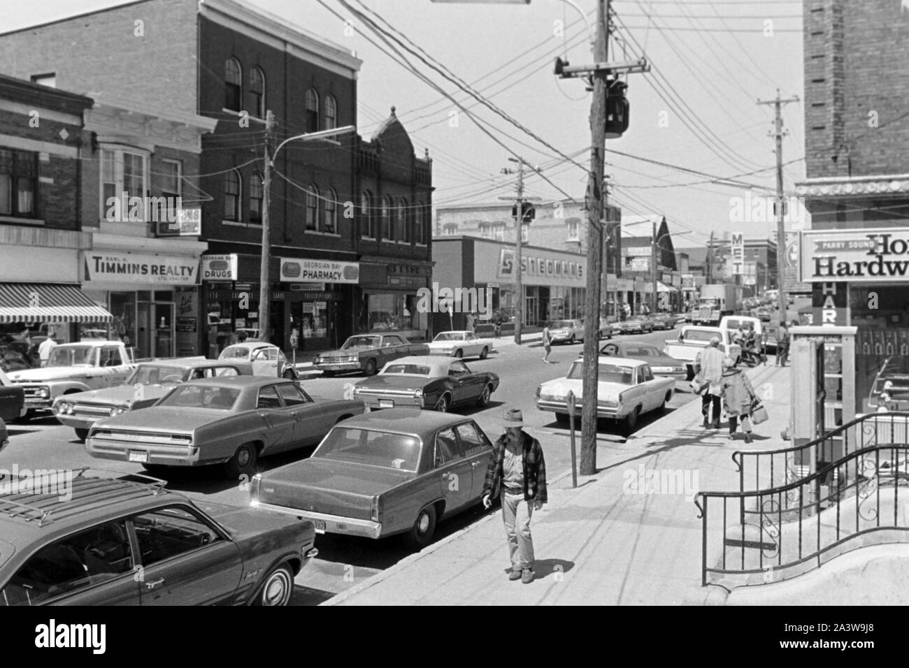 Straßenszenen in Niagara Falls, Ontario, Kanada, um 1967. Blick auf die Straße in Niagara Falls, Ontario, Kanada, um 1967. Stockfoto