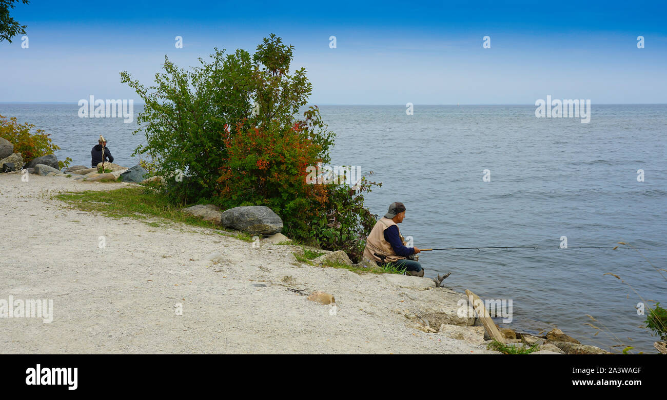 Mann angeln auf Georgian Bay in Marian und Stausee in Thornbury, Ontario, Kanada, Nordamerika Stockfoto