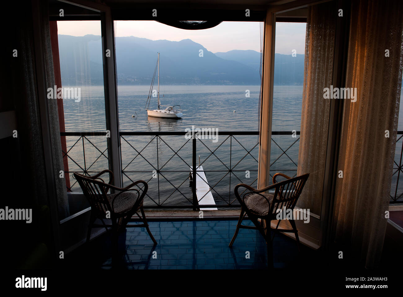 Lago Maggiore, Lago Maggiore Aussicht vom Apartment Sept 2019 Blick vom östlichen Ufer Blick nach Westen von Porto Valtravaglia, Stockfoto