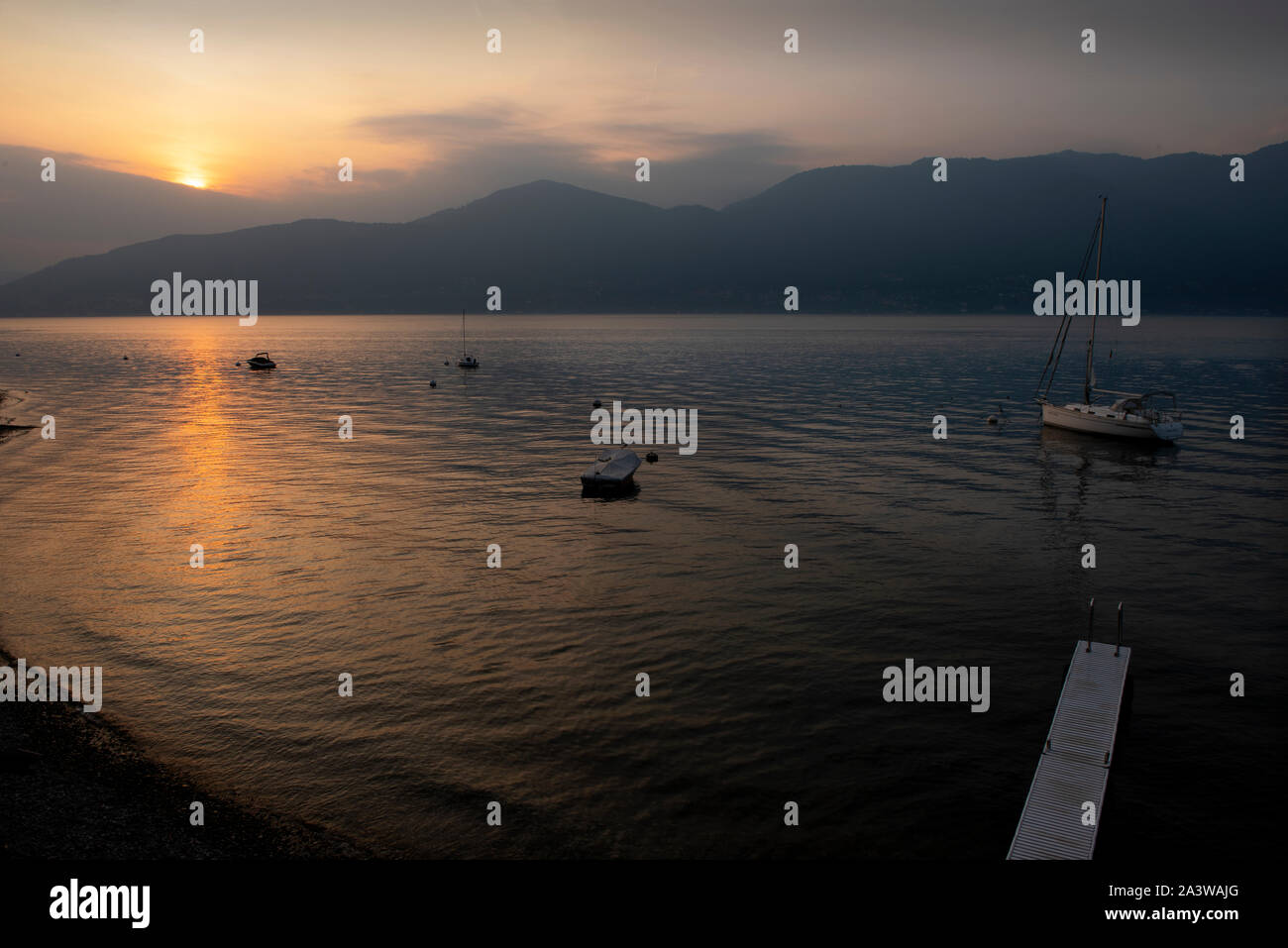 Lago Maggiore, Lago Maggiore Aussicht vom Apartment Sept 2019 Blick vom östlichen Ufer Blick nach Westen von Porto Valtravaglia, Stockfoto