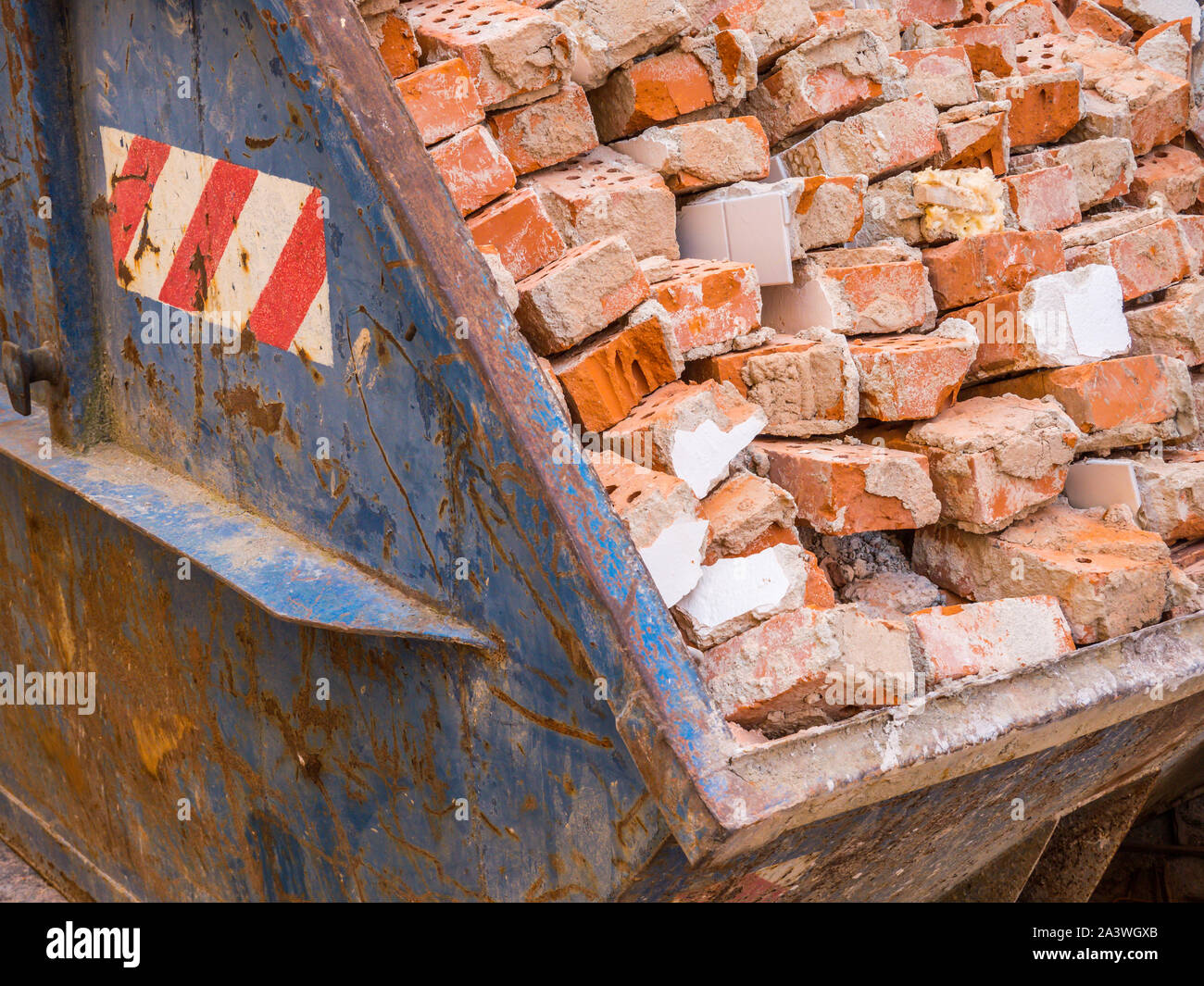 Brick Ablagerungen Container Baustelle Stockfoto