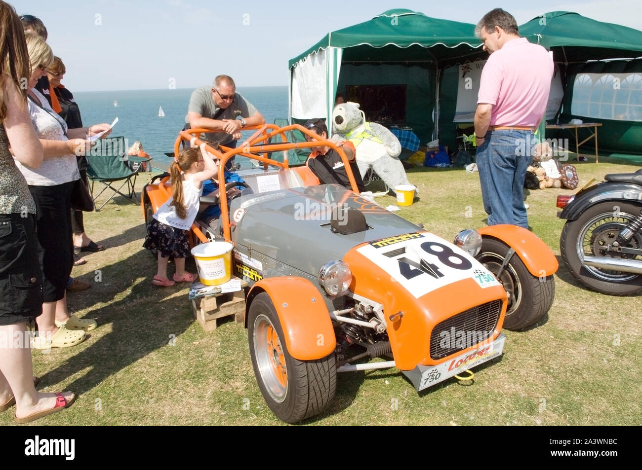 Caterham 7 Typ Auto, für den Rennsport, eine lokale Messe Mittel für Whitstable Toy Run Verein zu erhöhen geändert Stockfoto