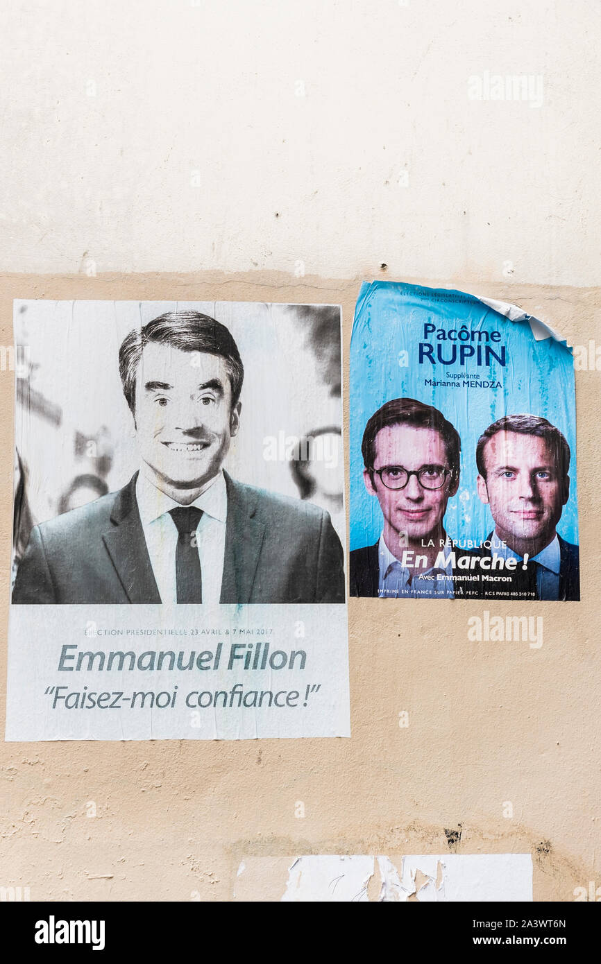 Verblichene Plakate von 2017 die französischen Präsidentschaftswahlen zeigen Francois Fillon, Emmanuel längestrich und pacome rupin Stockfoto