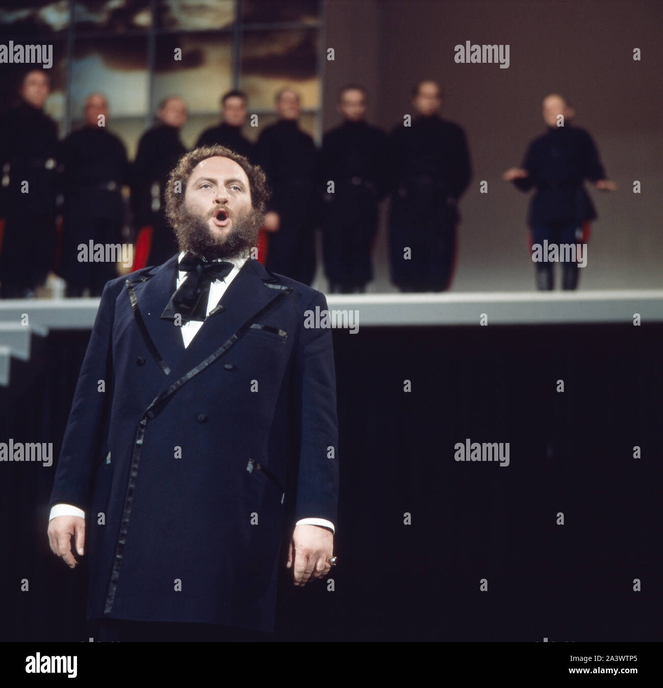 Der deutsche Bass Sänger Ivan Rebroff bei einem Auftritt, Deutschland späte 1970er Jahre. Die Deutsche bass Sänger Ivan Rebroff bei einer Performance, Deutschland Ende der 1970er Jahre. Stockfoto