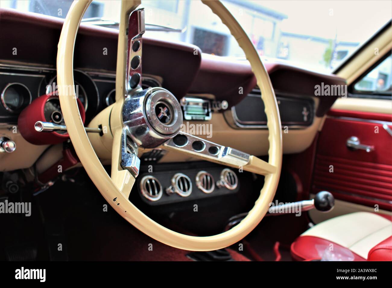 Rot 1968 Mustang GT Innenraum Stockfoto