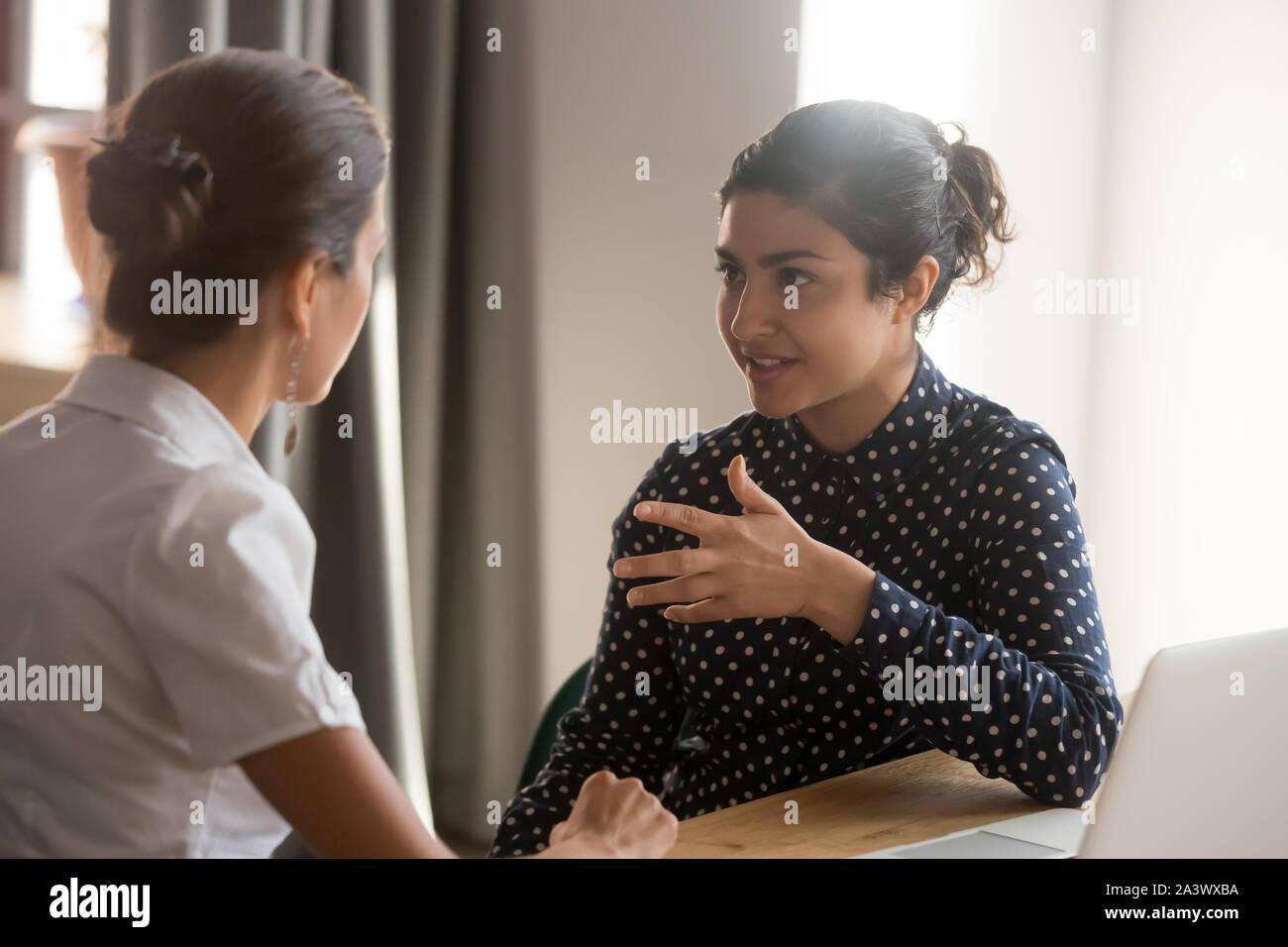 Ernstes Gespräch Stockfotos und -bilder Kaufen - Alamy