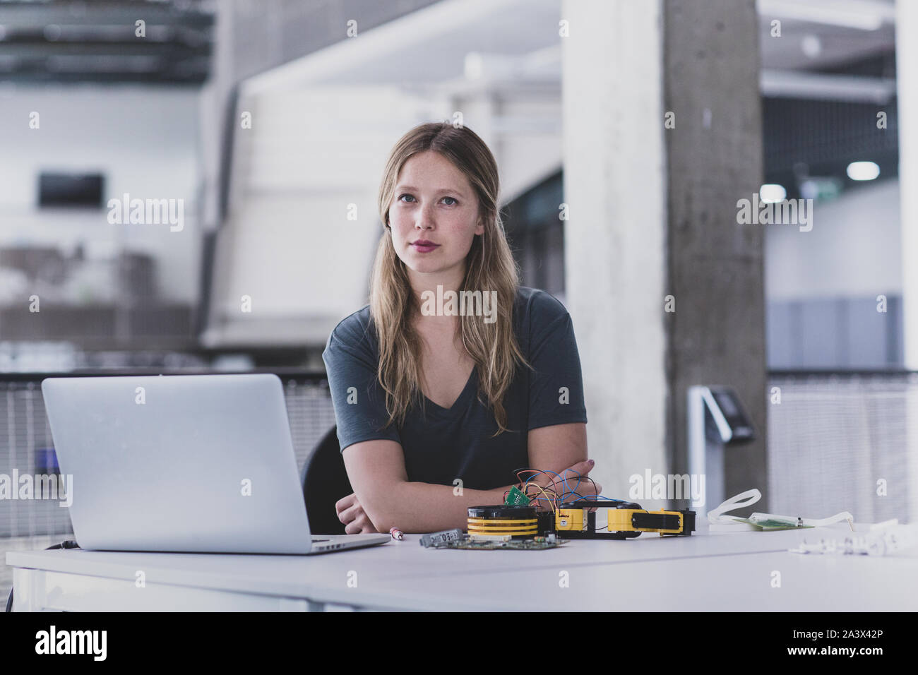Portrait von weiblichen Roboter Ingenieur Stockfoto