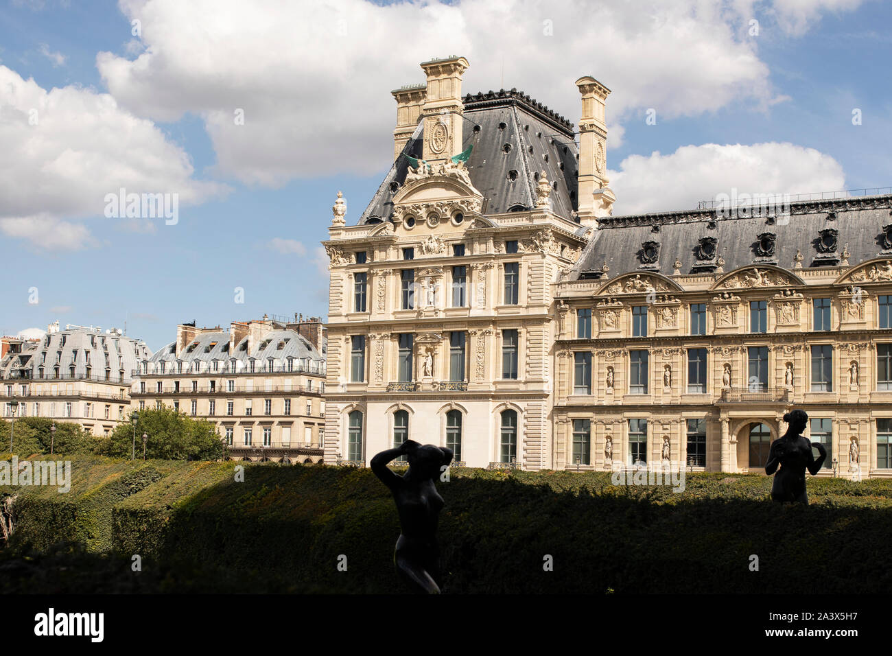 Das Musée des Arts Décoratifs (Museum der Dekorativen Künste) Neben der Jardin des Tuileries und dem Louvre in Paris, Frankreich. Stockfoto
