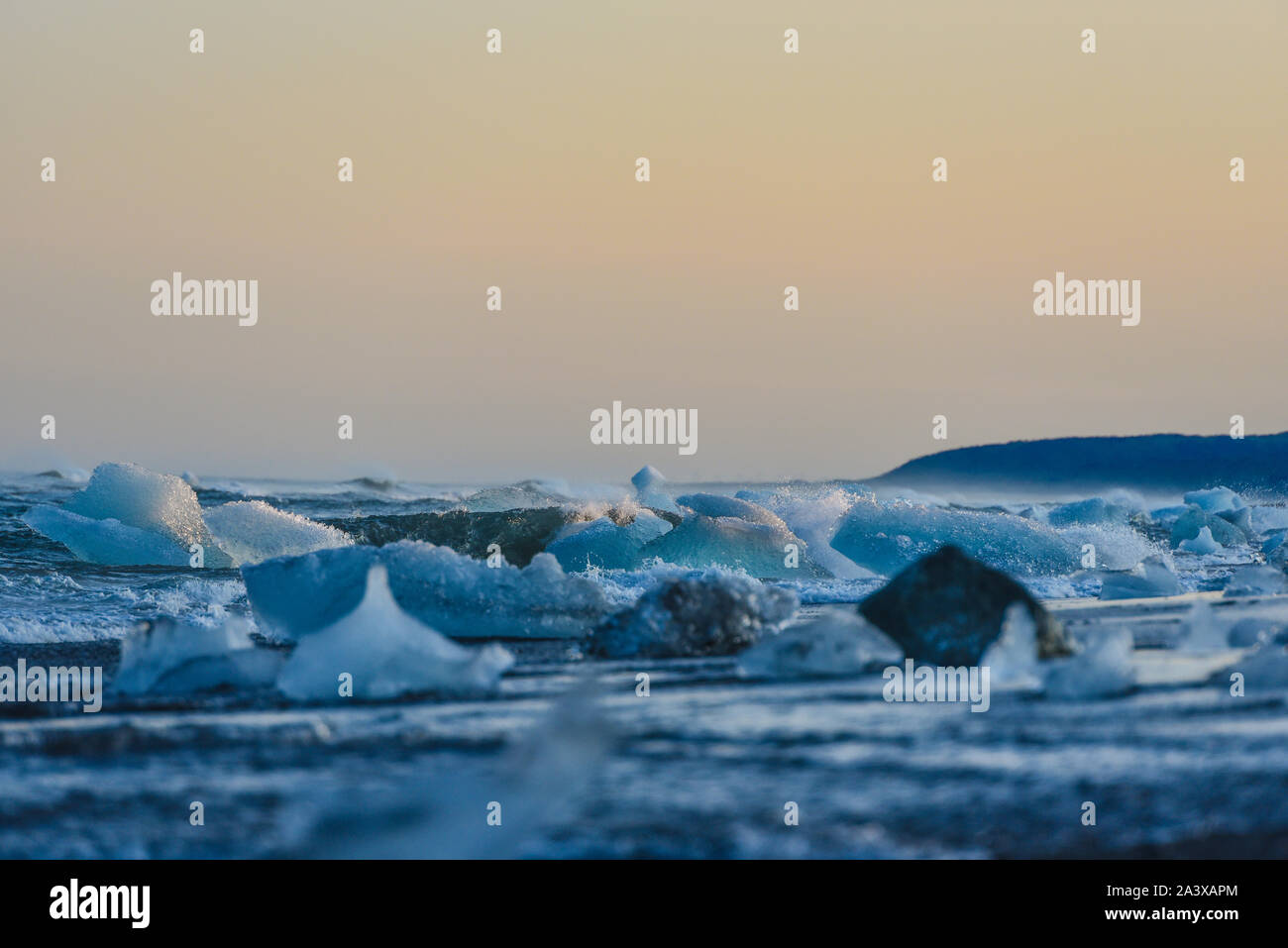 Melting Ice am Diamantenstrand in Jokulsarlon, Island Stockfoto