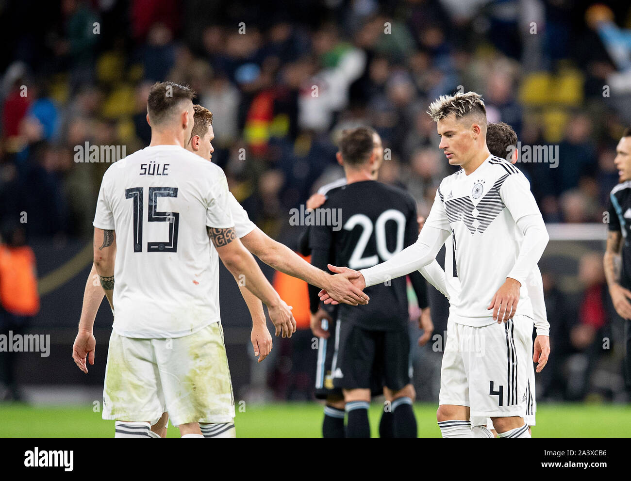 Robin COOK r. (GER) Marcel HALSTENBERG (GER) und Niklas SUELE l. (Sv? Le, GER) nach dem Match, Fußball Laenderspiel, Freundschaftsspiel, Deutschland (GER) - Argentinien (ARG), am 09.10.2019 in Dortmund/Deutschland. € | Nutzung weltweit Stockfoto