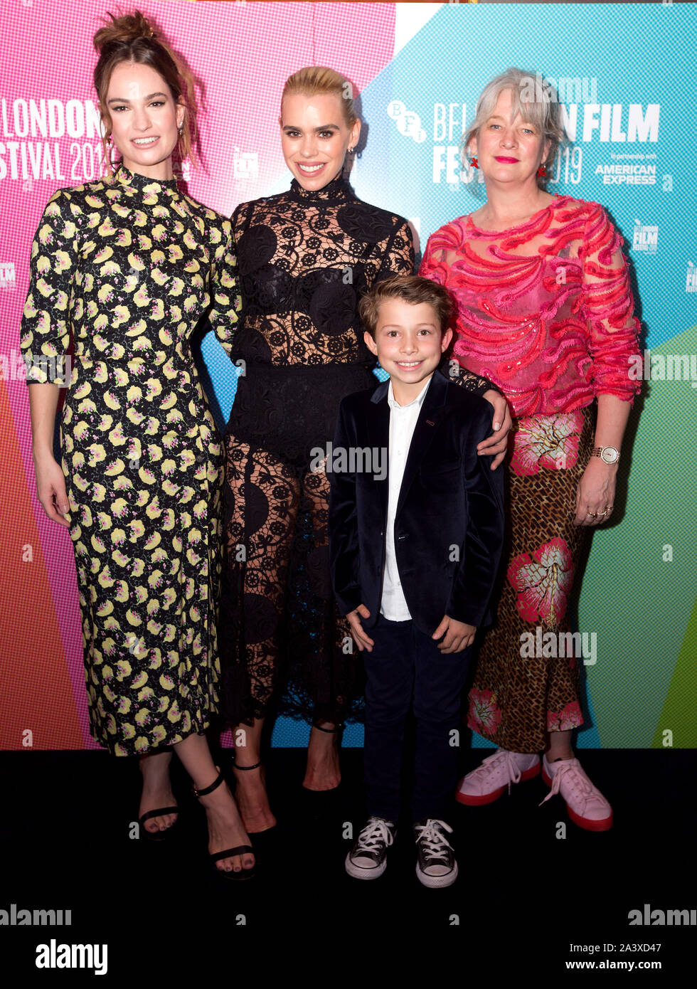 Lily James, Billie Piper, Toby Woolf und Kerry Fox (links-rechts) an der seltenen Tiere Premiere im Rahmen der BFI London Film Festival 2019 Im Curzon Mayfair, London statt. Stockfoto