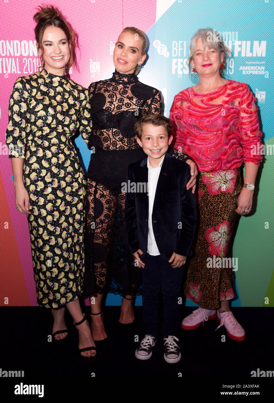Lily James, Billie Piper, Toby Woolf und Kerry Fox (links-rechts) an der seltenen Tiere Premiere im Rahmen der BFI London Film Festival 2019 Im Curzon Mayfair, London statt. Stockfoto