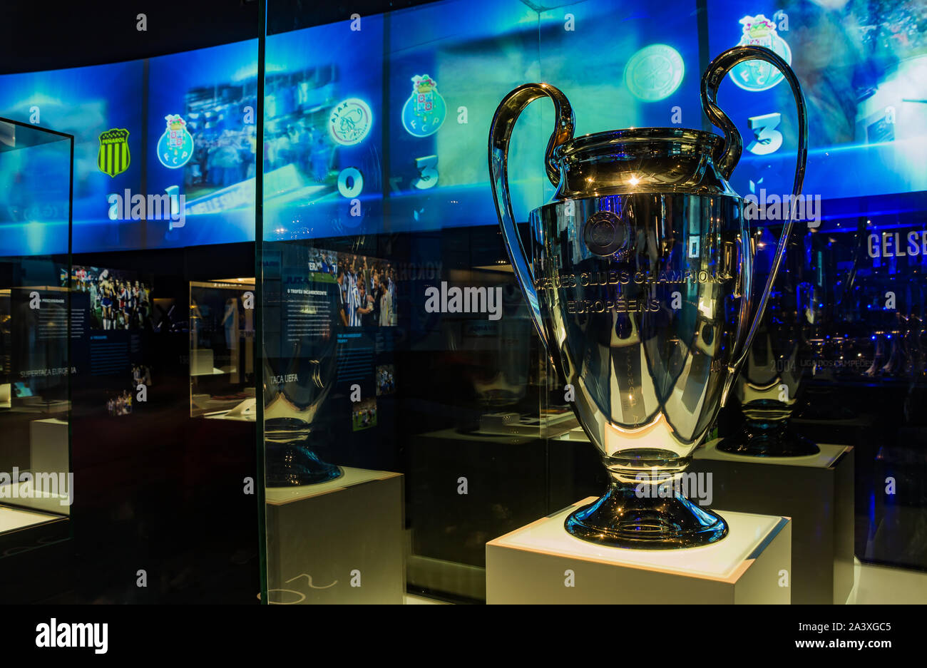 Ein Bild von der Champions League Trophy auf der Anzeige innerhalb des FC Porto Museum. Stockfoto