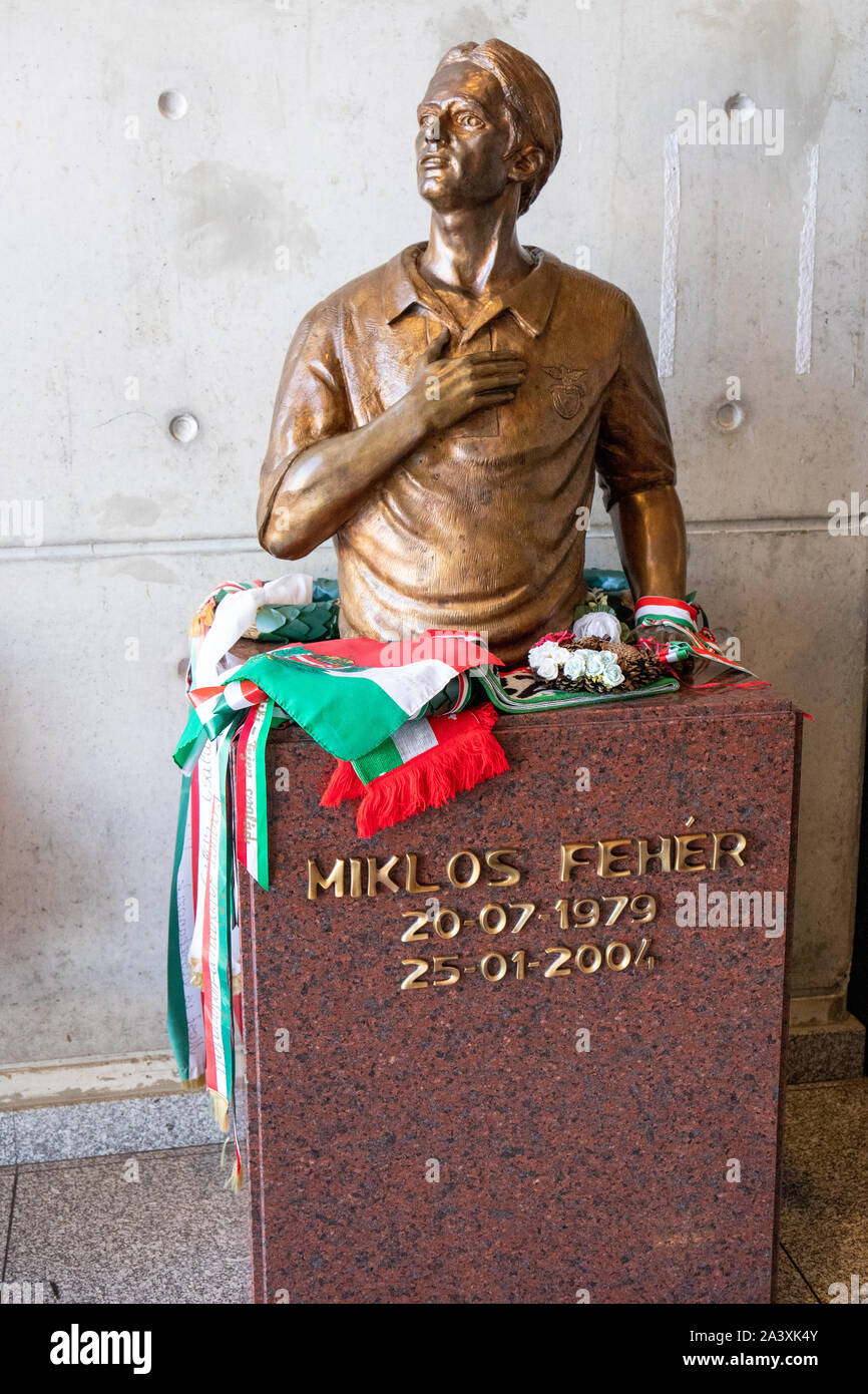 Oktober 6th, 2019, Lissabon, Portugal - Statue von Miklos Feher im Stadion von Sport Lisboa und Benfica, auch bekannt als Estadio da Luz Stockfoto