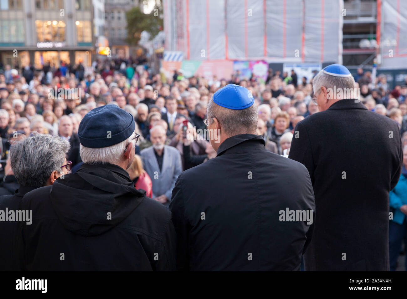 Köln, Deutschland, 10. Oktober 2019. Nach dem Angriff durch einen Rechtsextremen in Halle (Saale), Politiker, Kirchen und Muslime demonstrieren ihre s Stockfoto